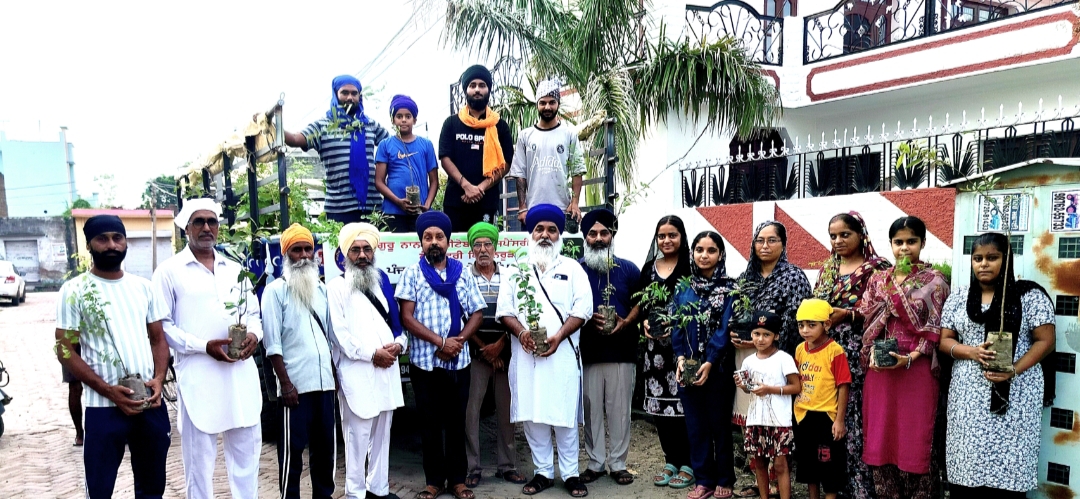 ਪਿੰਡ ਸਾਹਨੀ ਵਿਖੇ ਗੁਰੂ ਨਾਨਕ ਚੈਰੀਟੇਬਲ ਡਿਸਪੈਂਸਰੀ ਅਤੇ ਲੈਬੋਰਟਰੀ ਪਿੰਡ ਨਰੂੜ ਦੇ ਸਹਿਯੋਗ ਨਾਲ ਸੰਸਥਾ ਵਲੋਂ ਬੂਟਿਆਂ ਦਾ ਲੰਗਰ ਲਗਾਇਆ ਗਿਆ।   